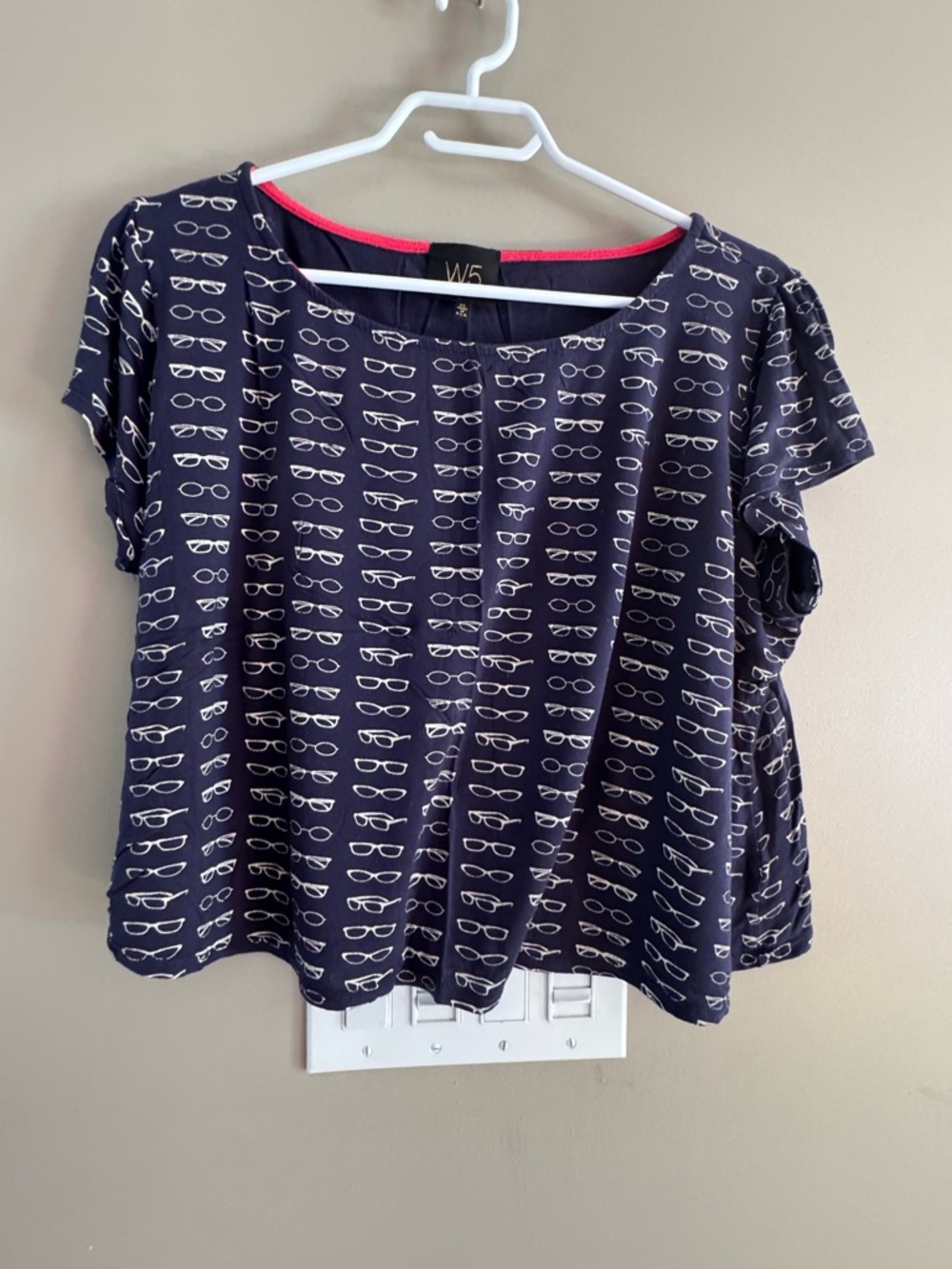 W5 Navy Short Sleeve Top with beige Eyewear Print